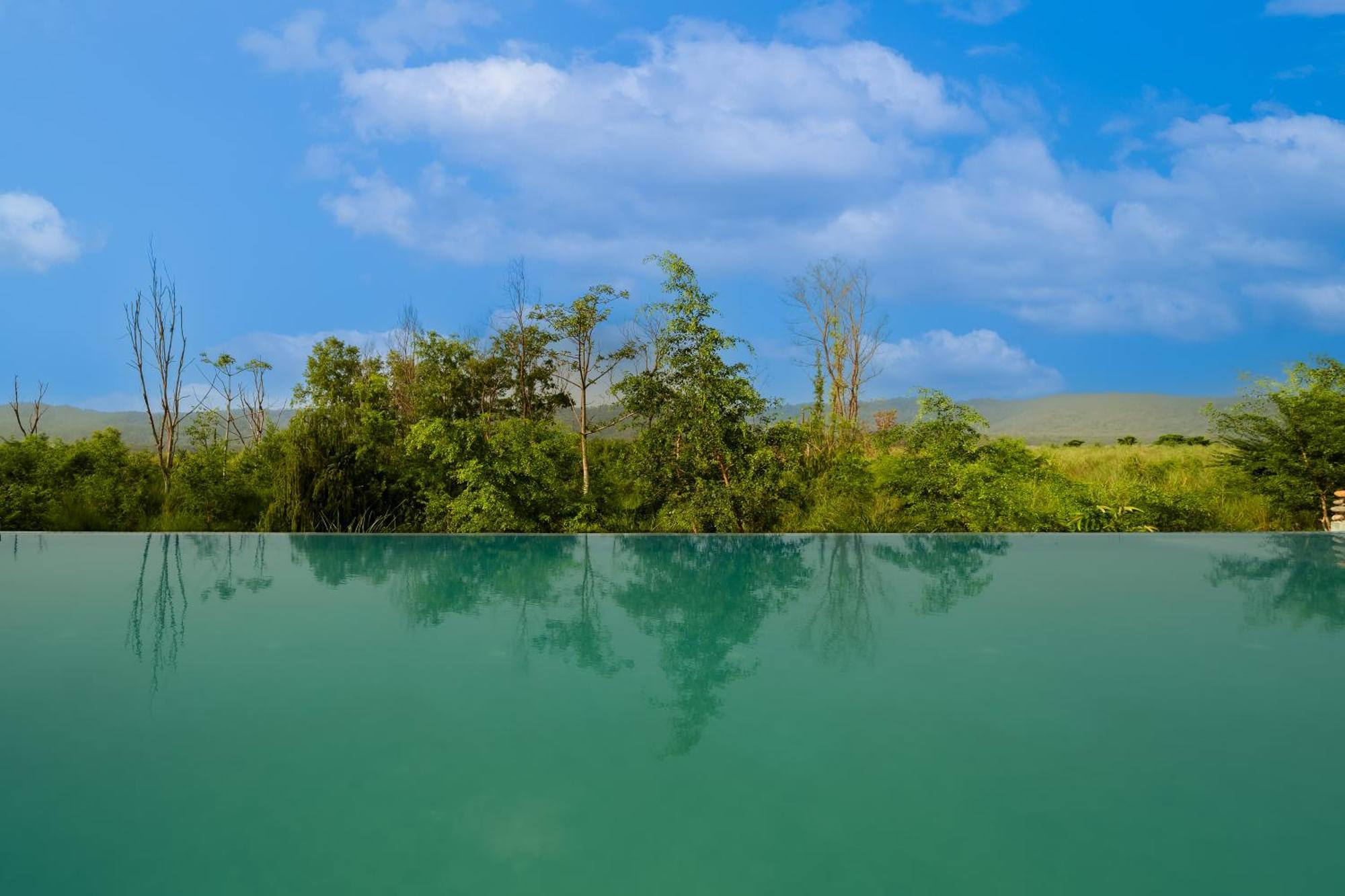 Sanctuary Chitwan National Park Bagian luar foto