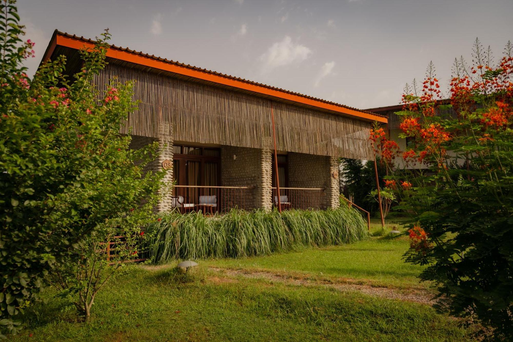 Sanctuary Chitwan National Park Bagian luar foto