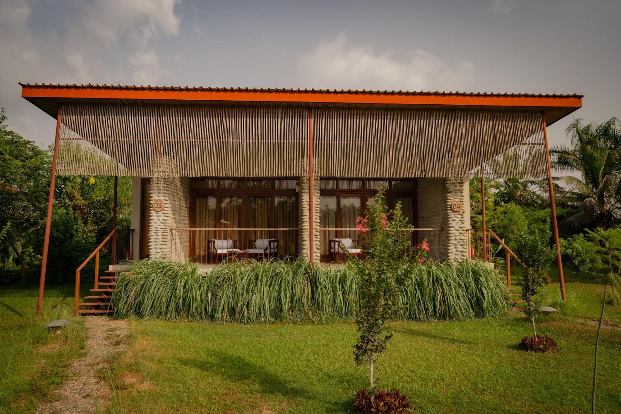 Sanctuary Chitwan National Park Bagian luar foto