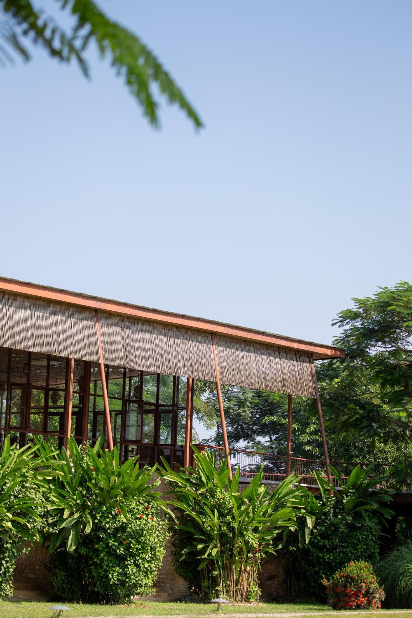 Sanctuary Chitwan National Park Bagian luar foto